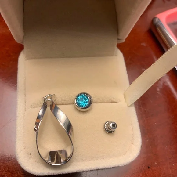 Sterling Silver Earring Jackets and costume blue stud earrings. - Picture 5 of 7